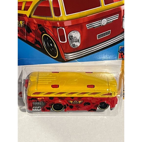 Hot Wheels Surfin' School Bus Extreme Sports 2021 4/5 Diecast Car 1:64 - Picture 7 of 9